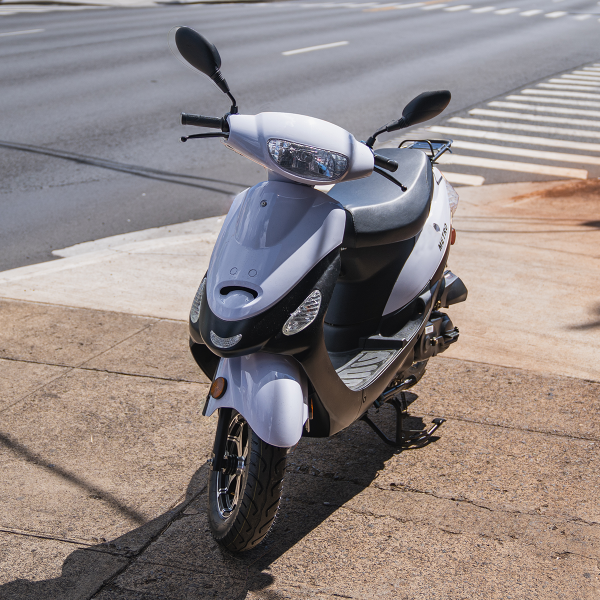 White Metro 50cc Moped - 25