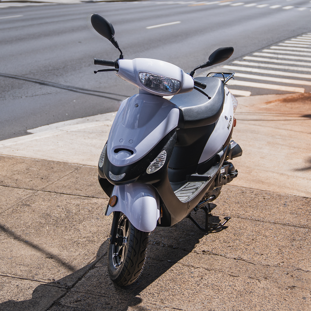 White Metro 50cc Moped - 24